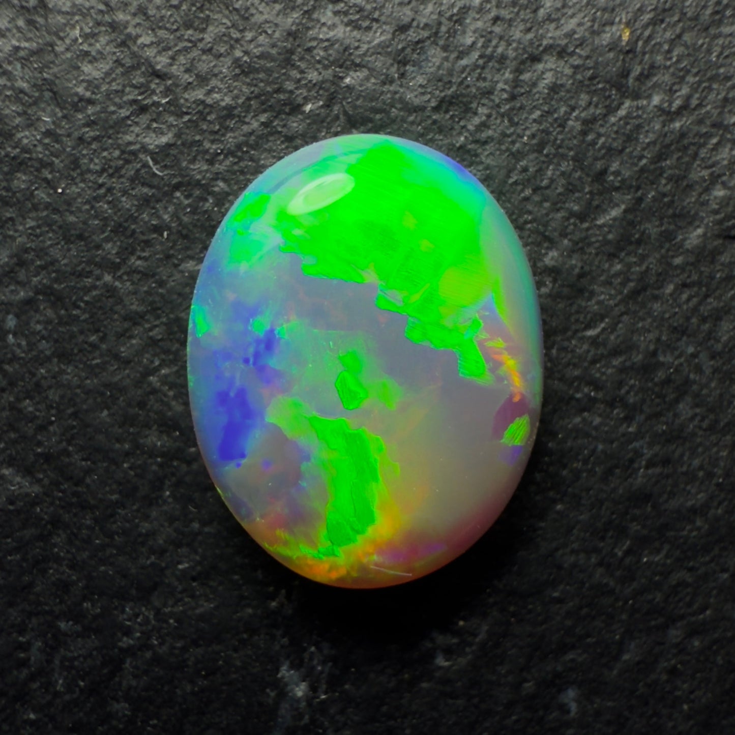0.93ct Drak Crystal Opal, This stone Has A Vivid Green Broadflash Pattern With Hints Of Blue
