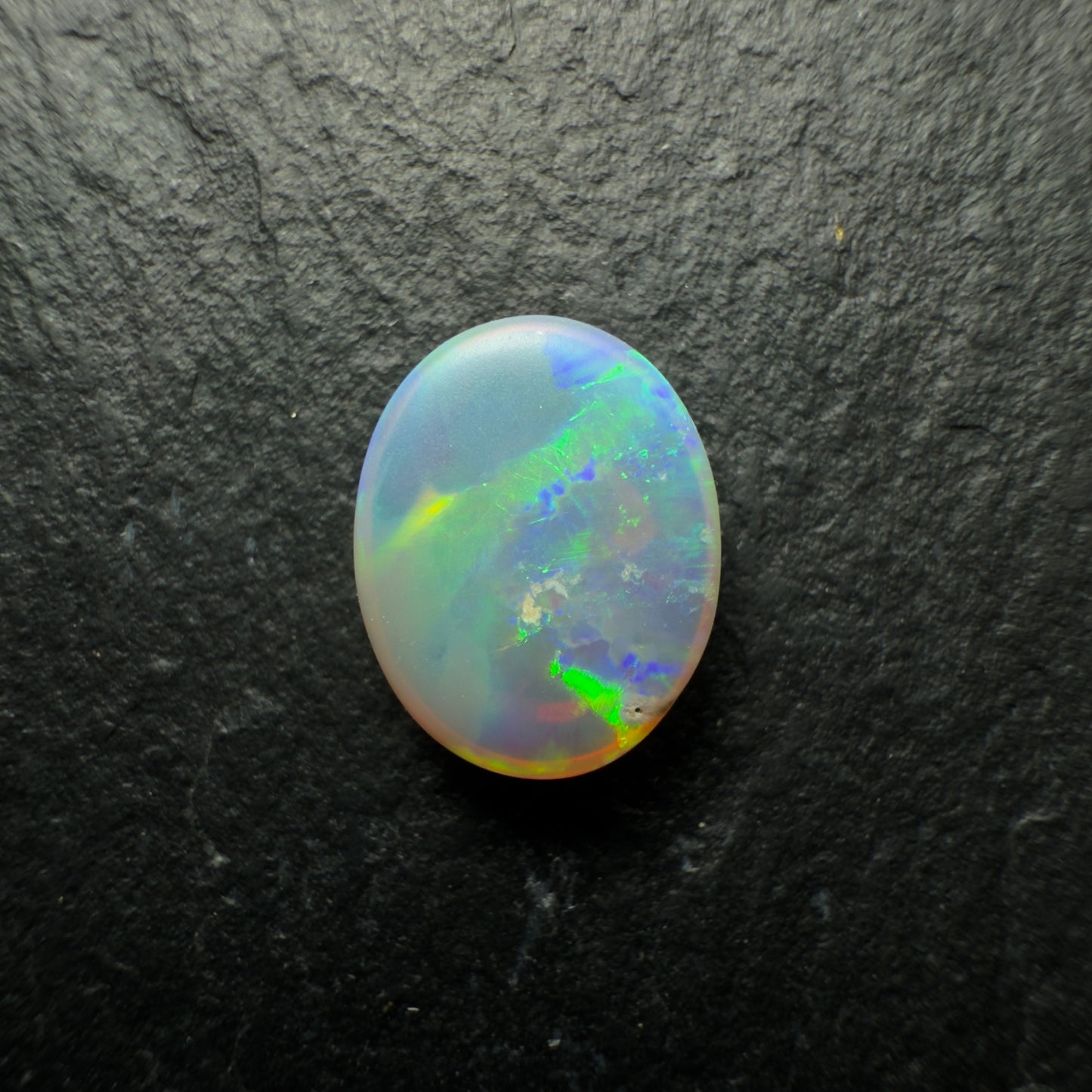0.93ct Drak Crystal Opal, This stone Has A Vivid Green Broadflash Pattern With Hints Of Blue