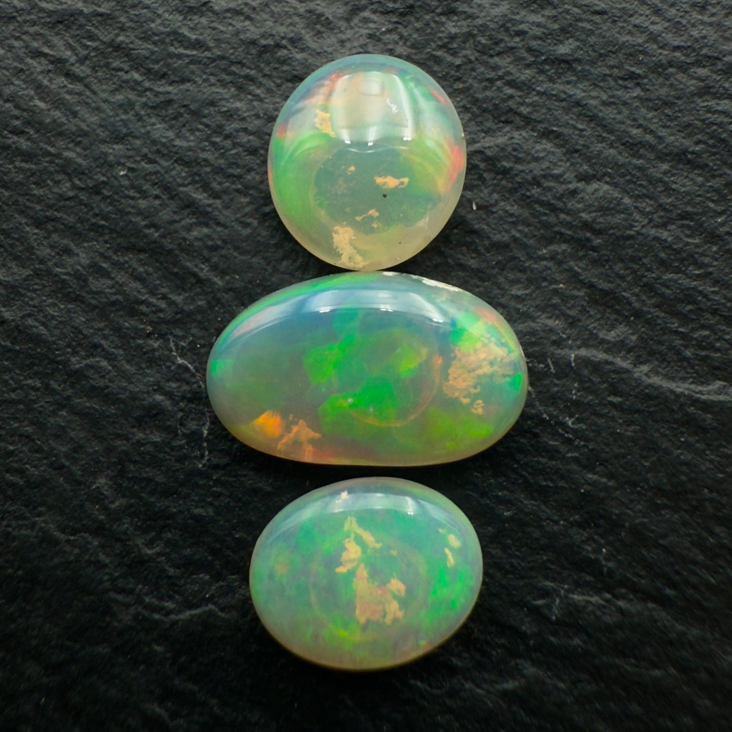3.27 ct BUNDLE (Price For Parcel) Crystal Opals With Unique Soft colors And Lots Of Depth
