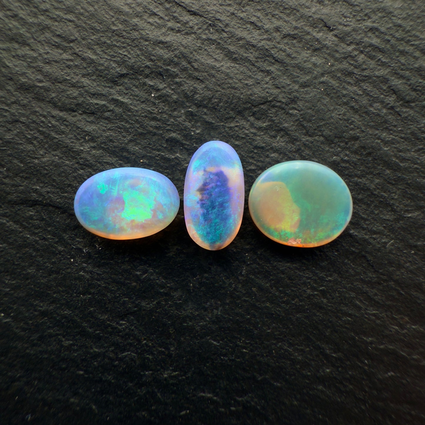 2.5ct BUNDLE (Price For Parcel) Crystal Opals With Full Face Color And Lots Of Depth
