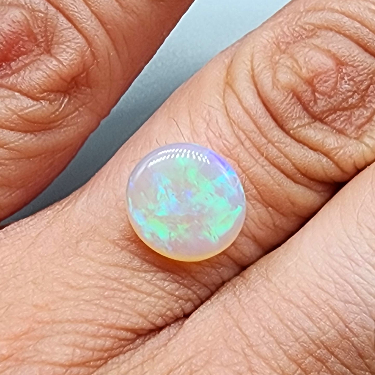 2.8ct Crystal Opal with minty green patterning and hints of blue