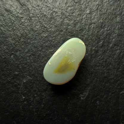 0.6ct Dark Opal With A Vivid Green-Gold Broadflash Pattern