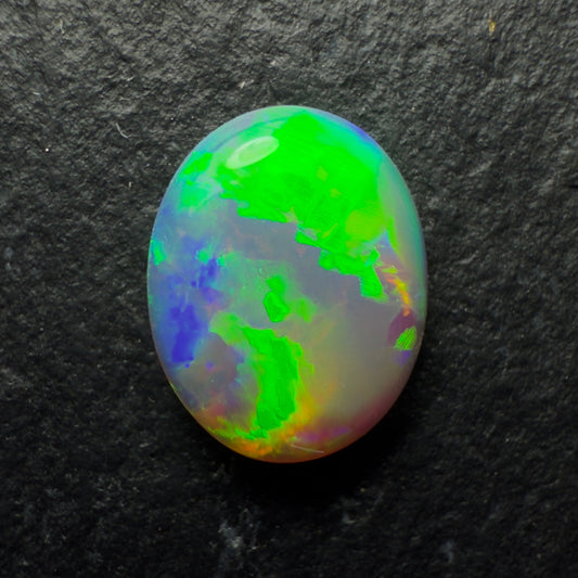 0.93ct Drak Crystal Opal, This stone Has A Vivid Green Broadflash Pattern With Hints Of Blue