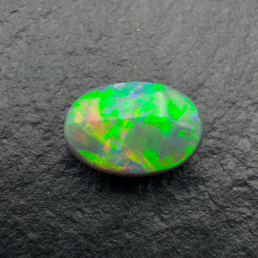 0.85ct Top Gem Black Opal With A Vivid Green Gold Color Broadflash pattern