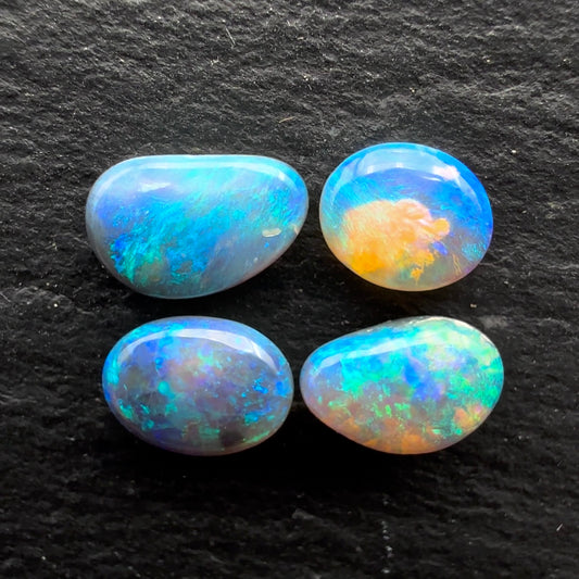 2.5ct Caribbean Blue Asorted Crystal And Dark opals