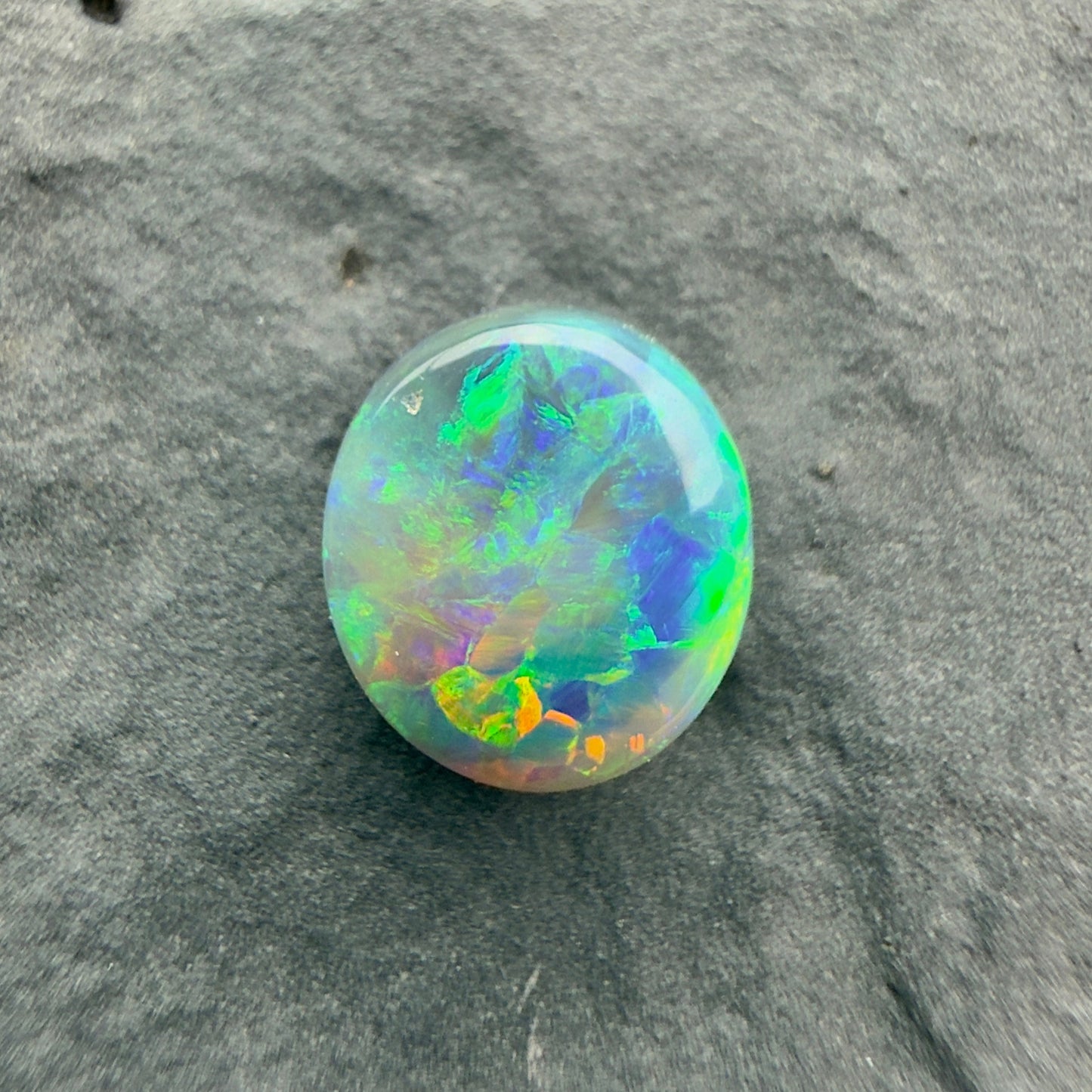 1.45cts Affordable Dark Opal With A Green Yellow Gold Pattern