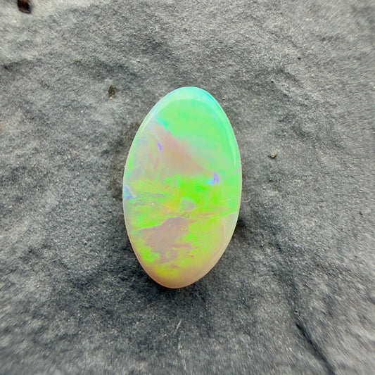 0.94cts Affordable Dark Opal With A Green Yellow Gold Broadflash Pattern