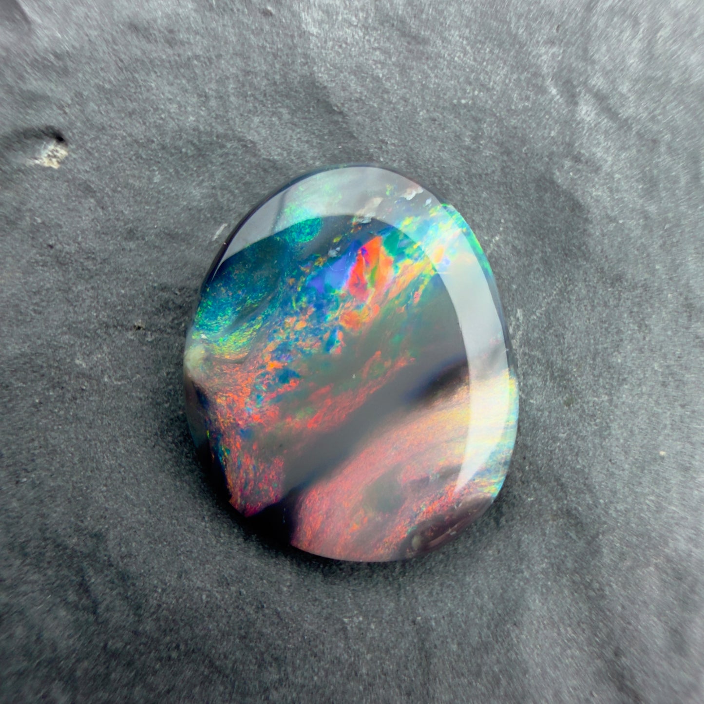 1.12cts Picture stone Black Opal With A Red Pink Multicolor Palette