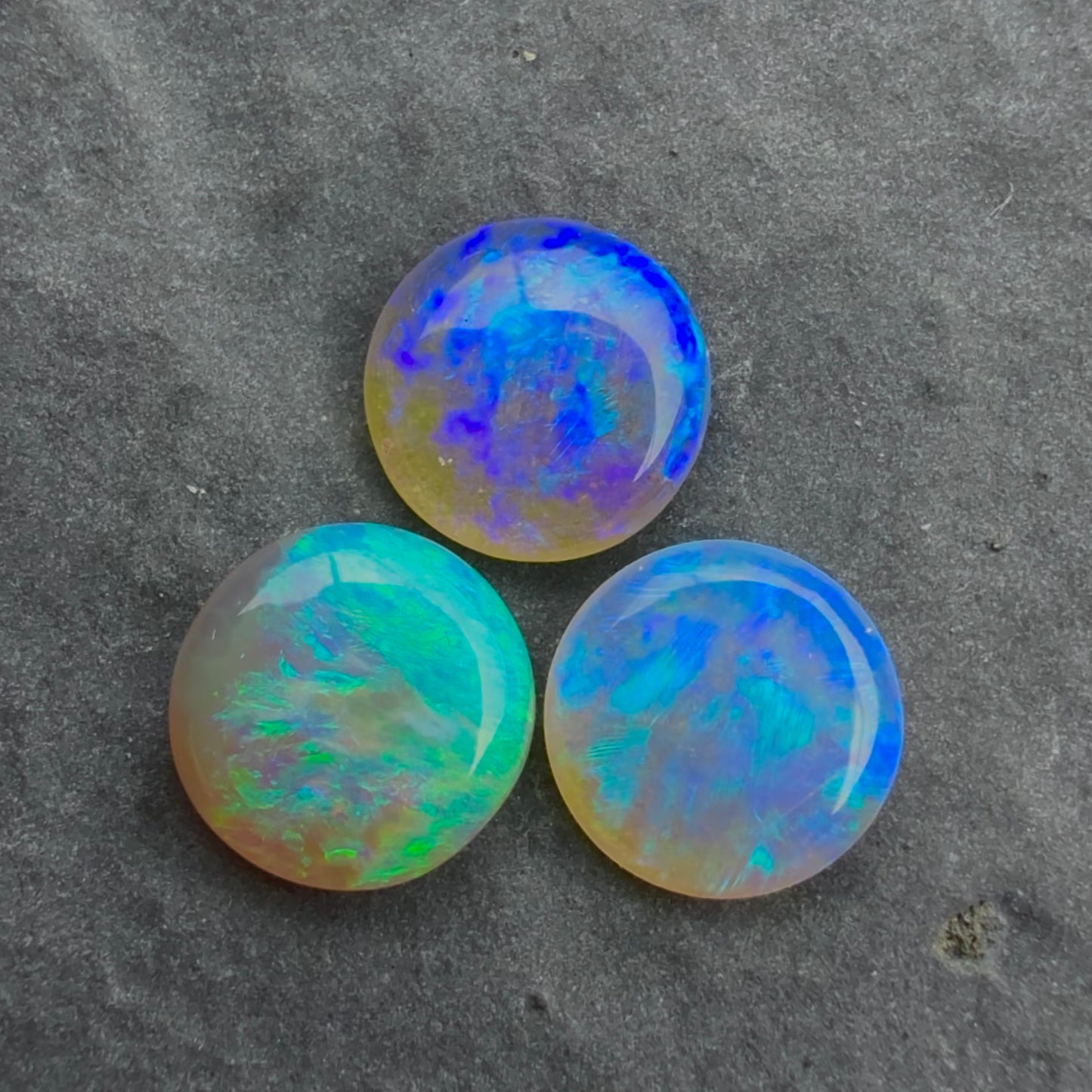 (Price For Parcel) 6mm Round Crystal Opals With A Green Blue Play Of Color, From Lightning Ridge Australia