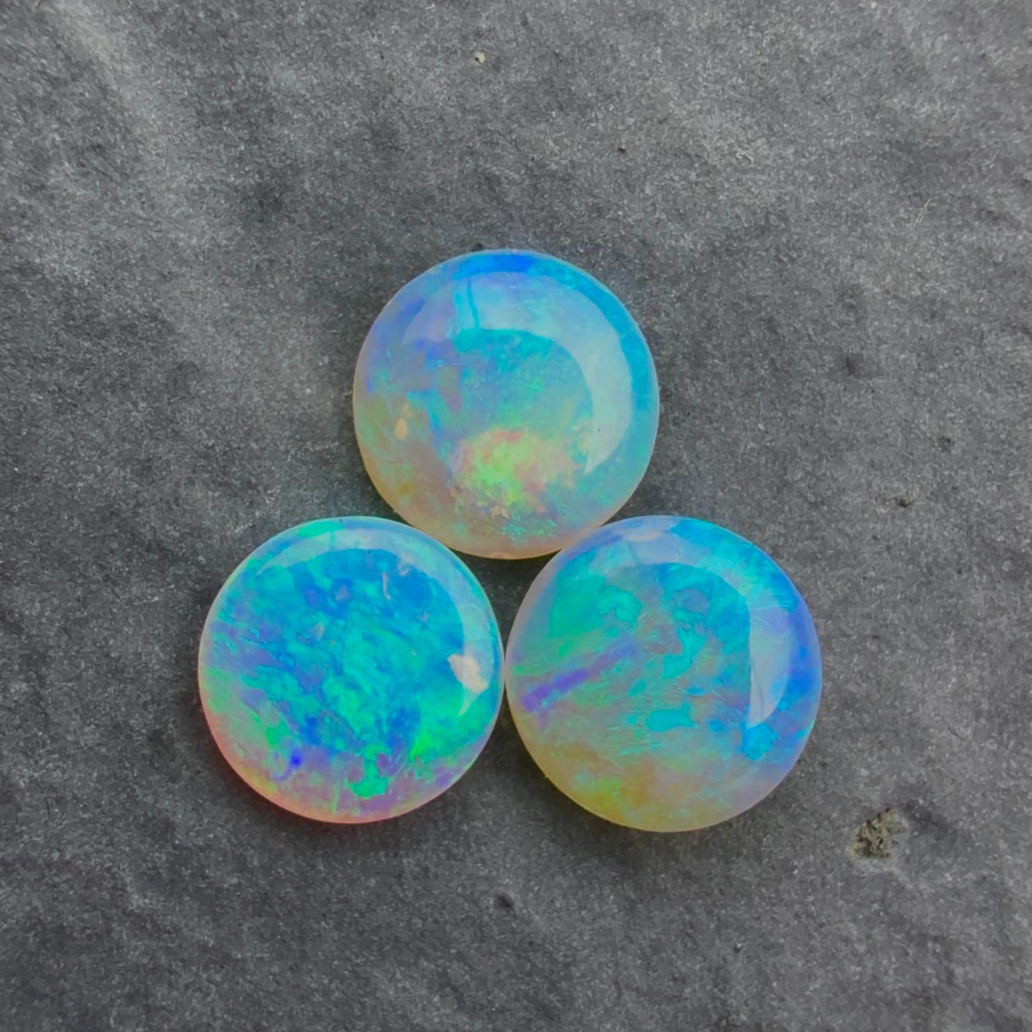 (Price For Parcel) 6mm Round Crystal Opals With A Green Blue Play Of Color, From Lightning Ridge Australia