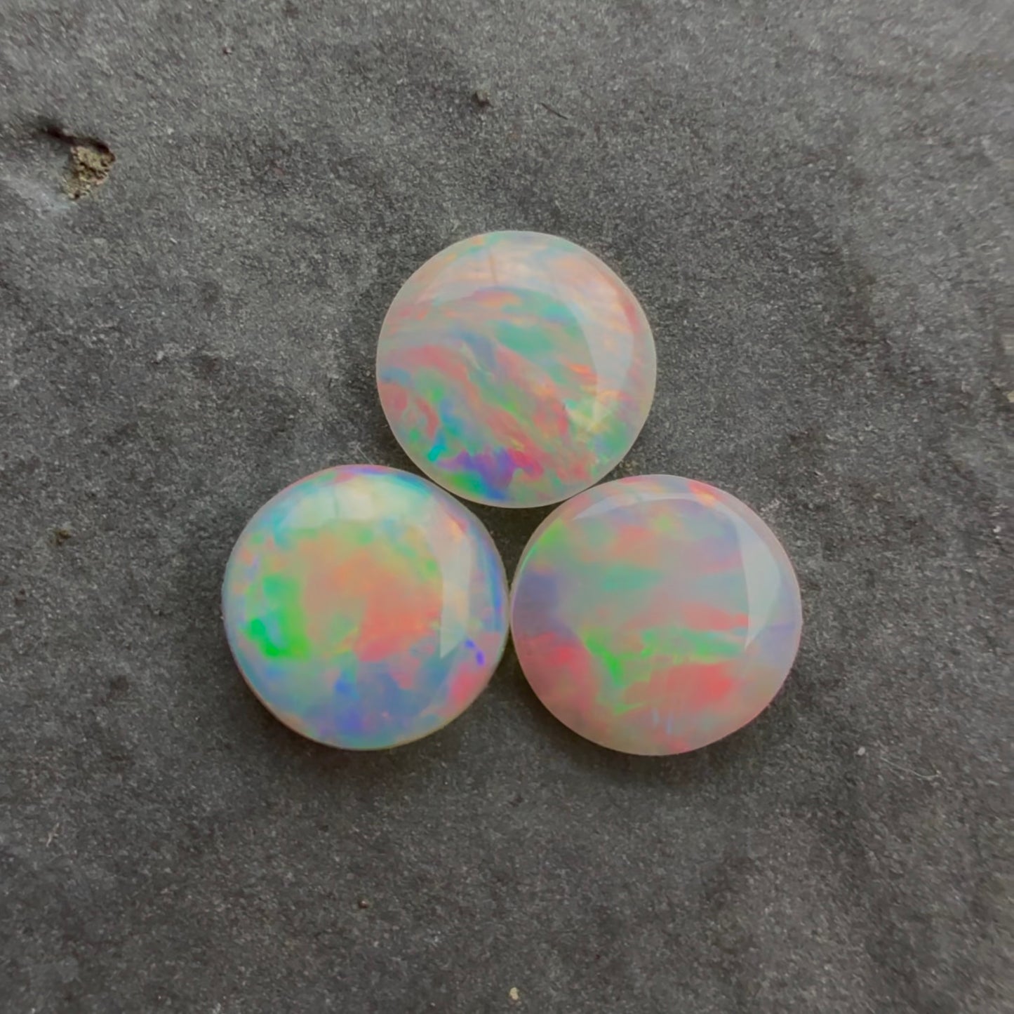(Price For Parcel) 5mm Round Crystal Opals With A Red Multicolor Play Of Color, From Lightning Ridge Australia