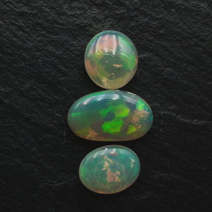 3.27 ct BUNDLE (Price For Parcel) Crystal Opals With Unique Soft colors And Lots Of Depth