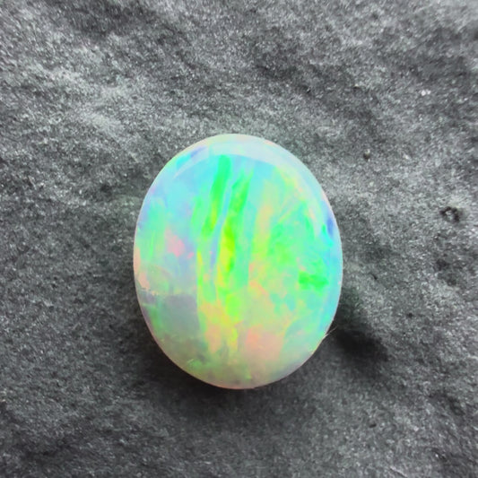 0.46cts Affordable Gem Crystal Opal With A Green Yellow Gold Pattern