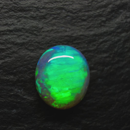 1.7ct Gem Dark Crystal Opal, This Gem Has A Phenomenal Cats Eye Pattern That rolls Across The Stone With Movement