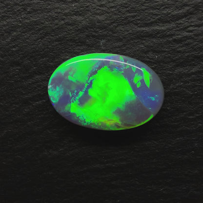 6.64ct World Class Black opal With Brilliant Green-Gold Color play And A Rolling Broad Flash Pattern