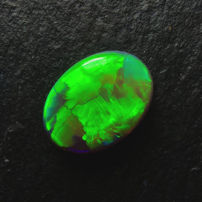 1.0ct Black Opal, This Gemm Has A Blindingly Bright Green Gold Color Palette And A Broadflash Pattern