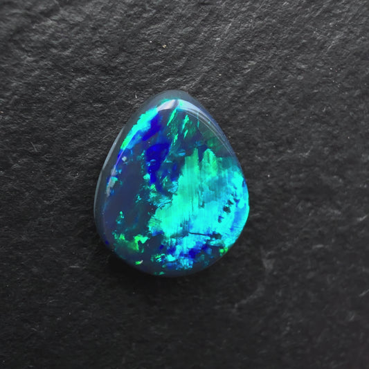 1.75ct Black Opal With A Bright Broadflash Pattern
