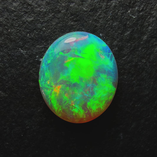 0.9ct Crystal Opal. This Gem Has Bright Green Color Palette Full Face Color And Lots of Depth