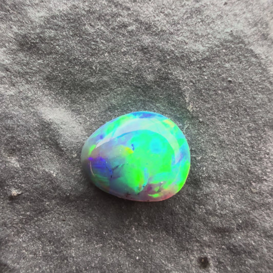 0.25cts Top Gem Micro Dark Opal With A Green Yellow Gold Pattern