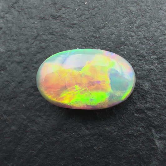 0.86ct Vivid multicolor Dark Opal With Broadflash Pattern