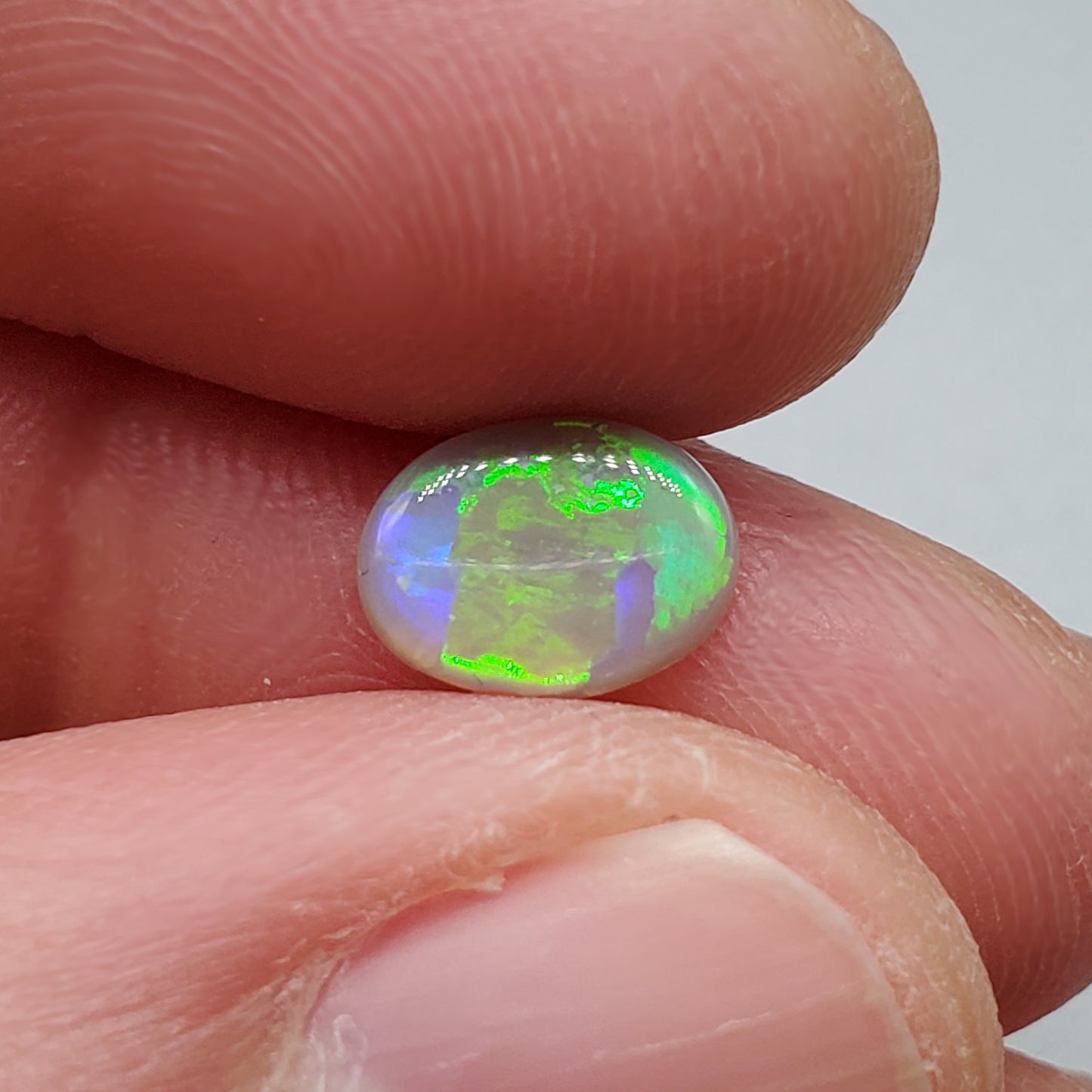 0.77cts Dark Opal with vivid Green-Gold iridescent blocky pattern