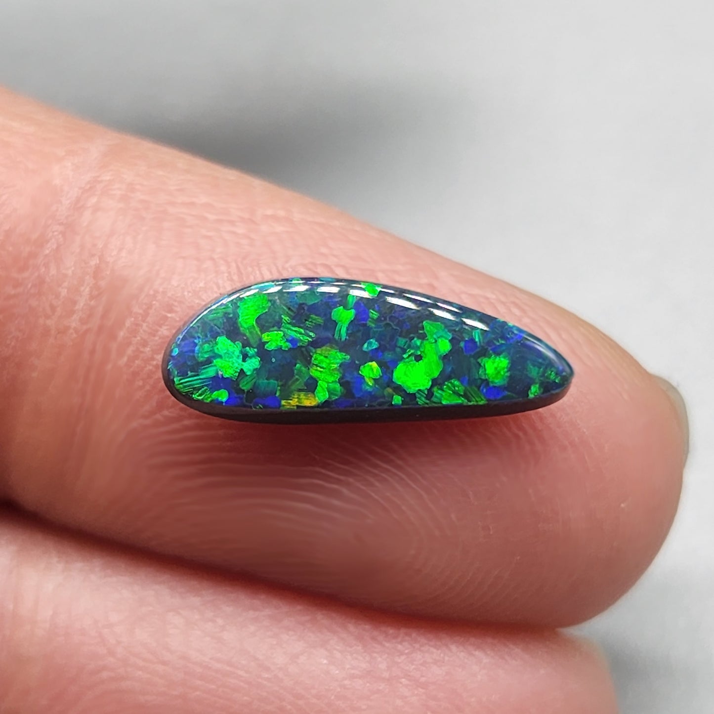 1.8ct Black opal with world class jigsaw pattern