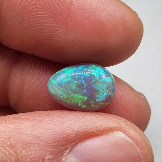 2.7cts Dark opal with bright, minty blue-green color play and well organized patterning